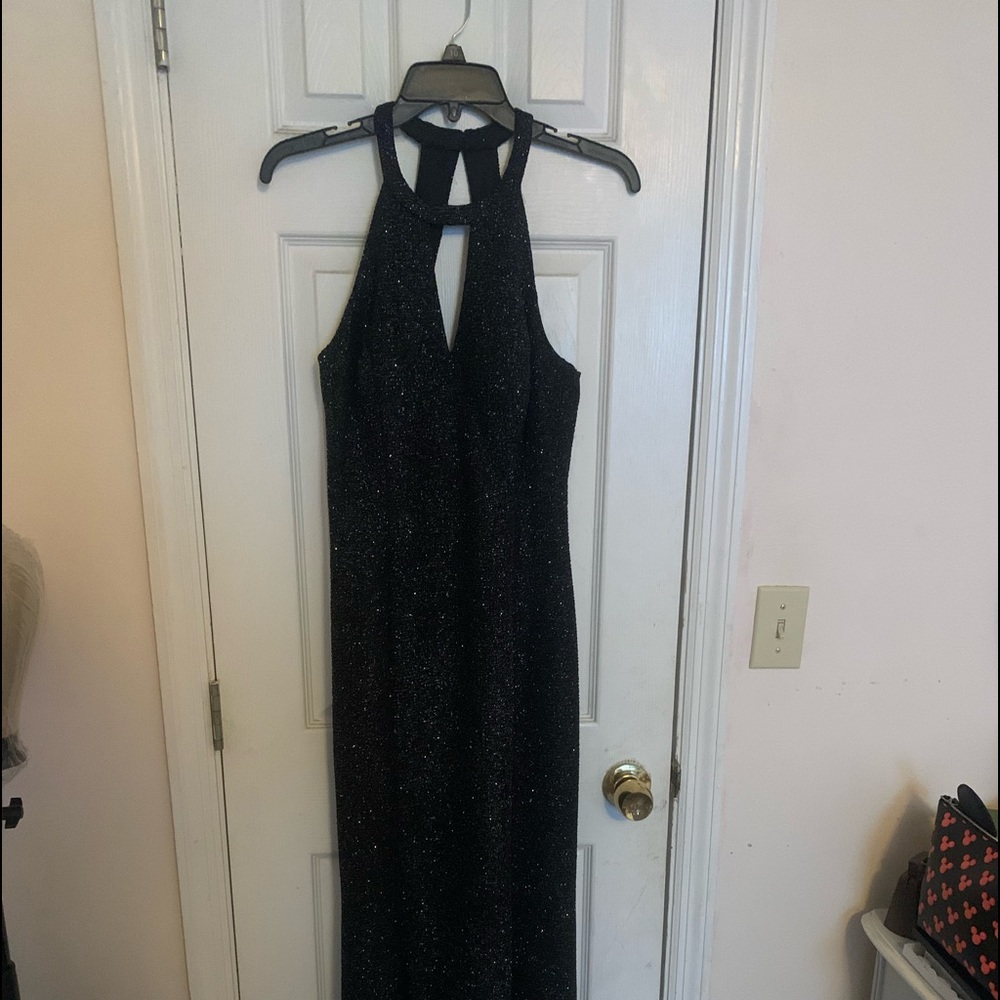 Hi!, im selling my black glitter prom dress it’s a size 10 ( only worn once )